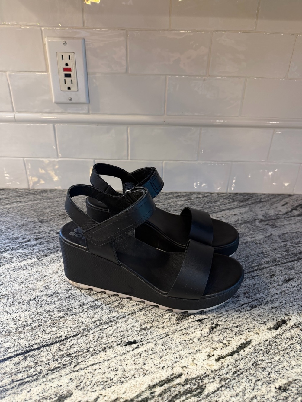 Women’s Sorel Cameron Wedge Sandals Size 8.5